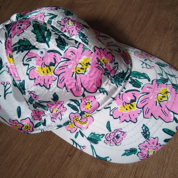 Floral cap - Picture 3 of 3